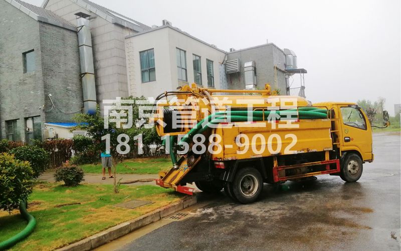 246幕府山庄小区化粪池清理