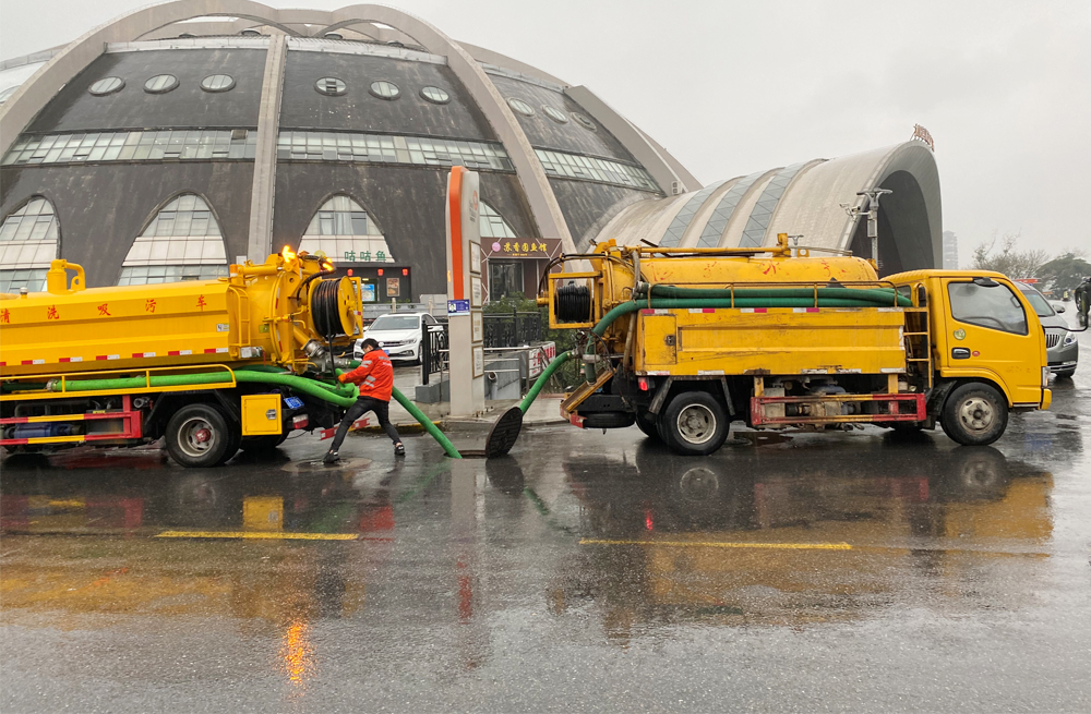 幕府山庄商场管道清淤